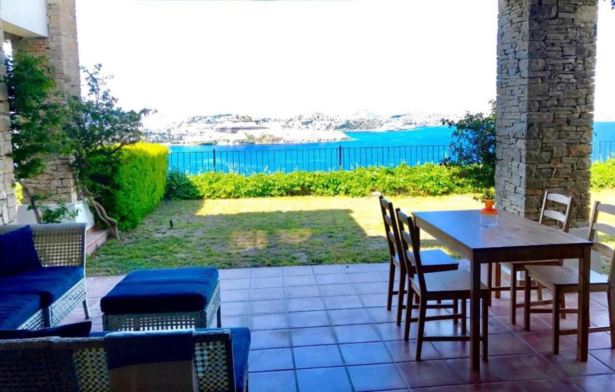 Breathtaking Sea View With A Peaceful Garden Apartament *